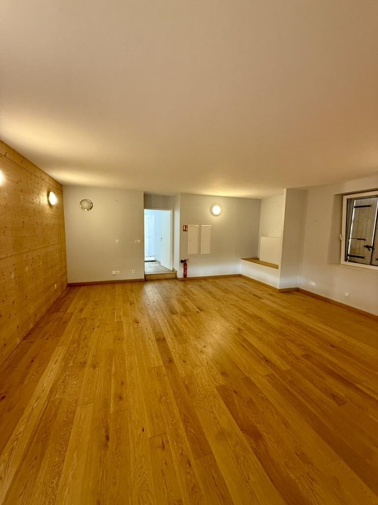 La Salle Zen, grand volume lumineux au parquet chêne
